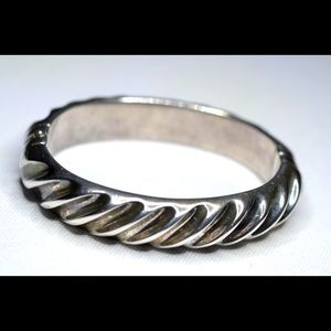 .950 vintage silver hollow hinge bangle